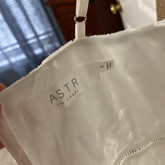 White dress - Picture 4 of 4